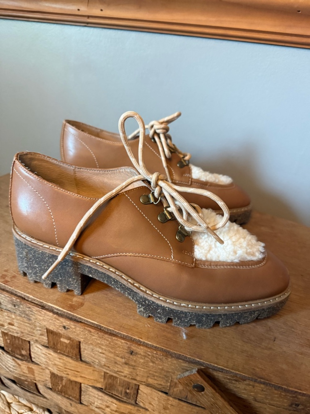 Donald J. Pliner Evans Leather Lace-Up Chunky Heel Oxford w/Shearling detail 8.5
